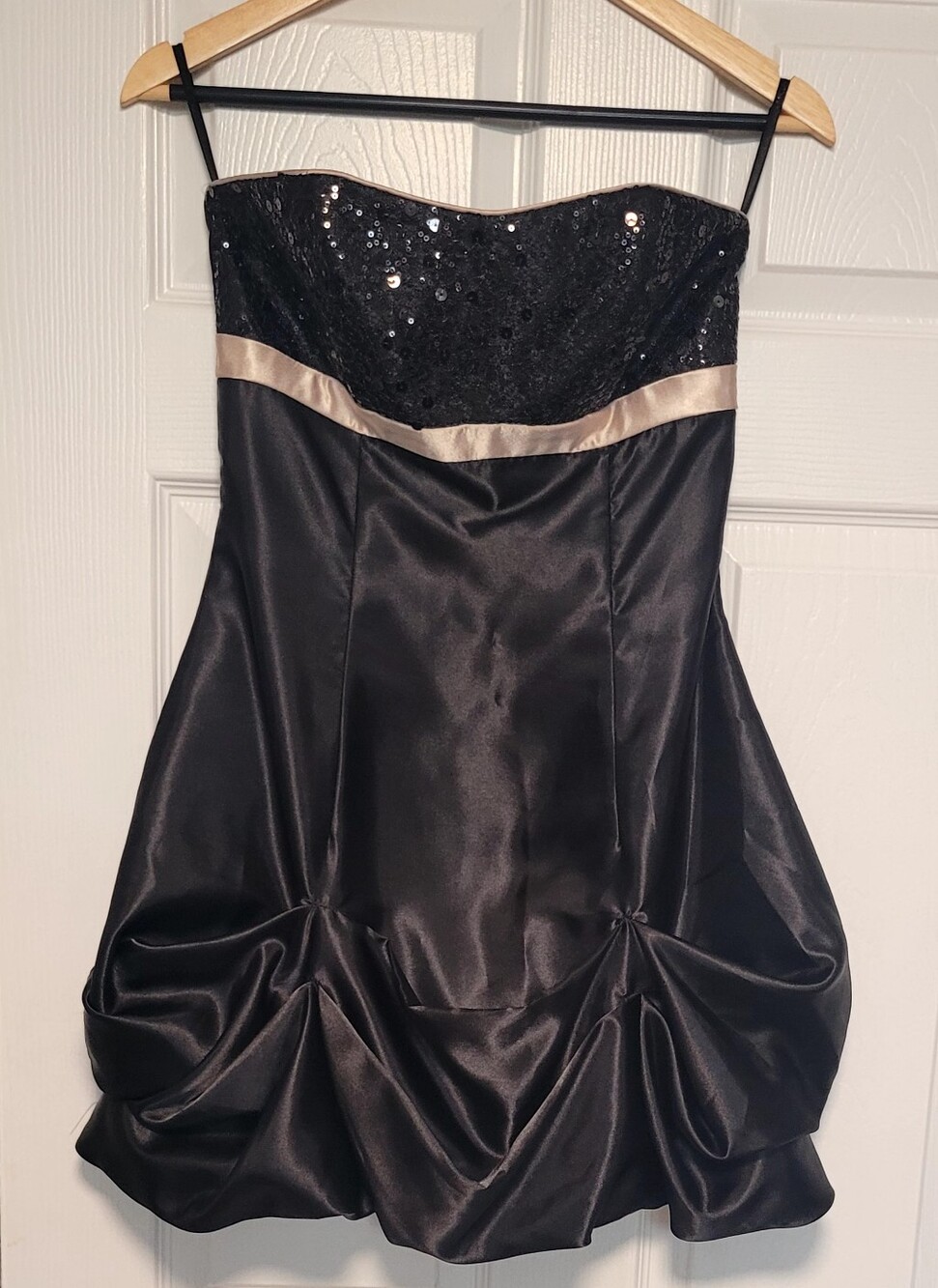 Jessica McClintok Black Sequin Strapless Satin Bubble-Hem Top w